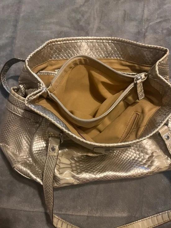 Metallic Gold Python-Texture purse - Picture 7 of 9